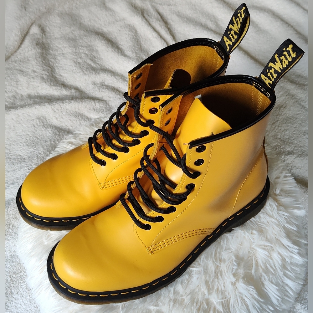 Dr. Martens | 1460 Smooth Leather Lace Up Boots Men's 10 Women's 11